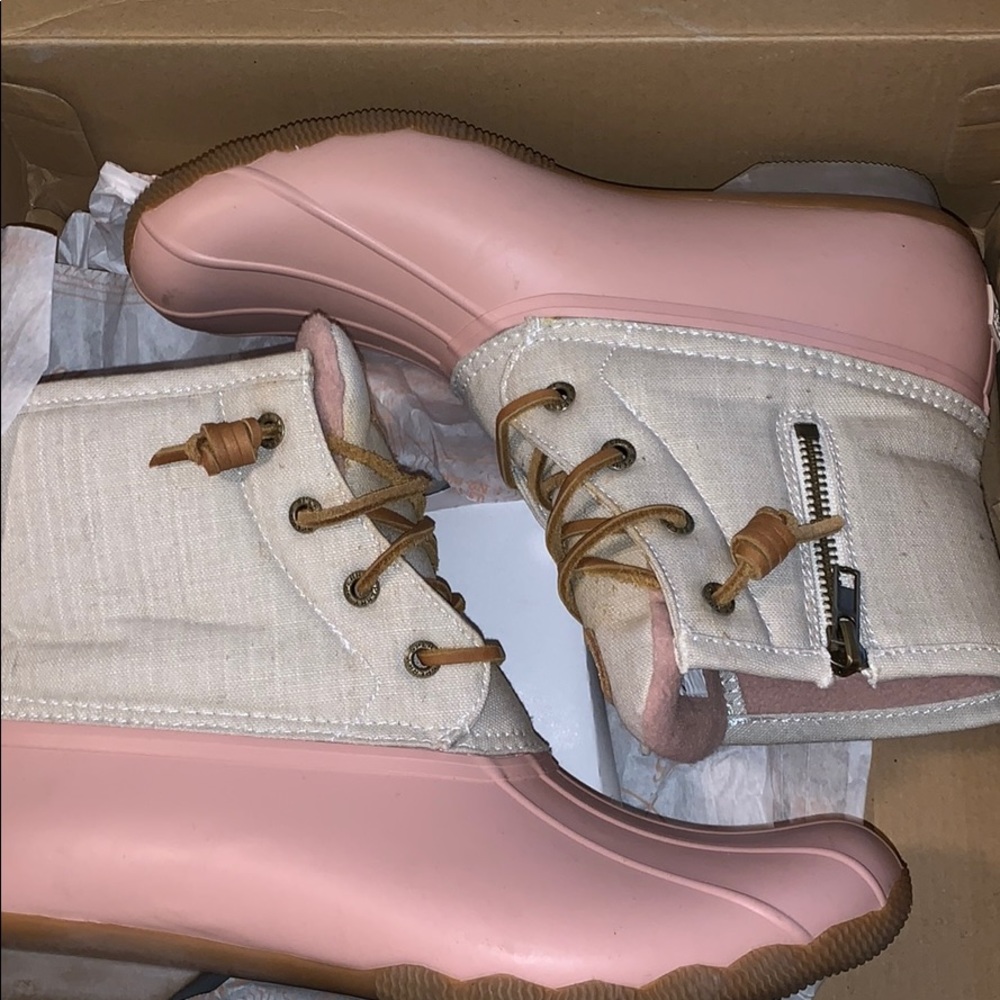 Duck boots